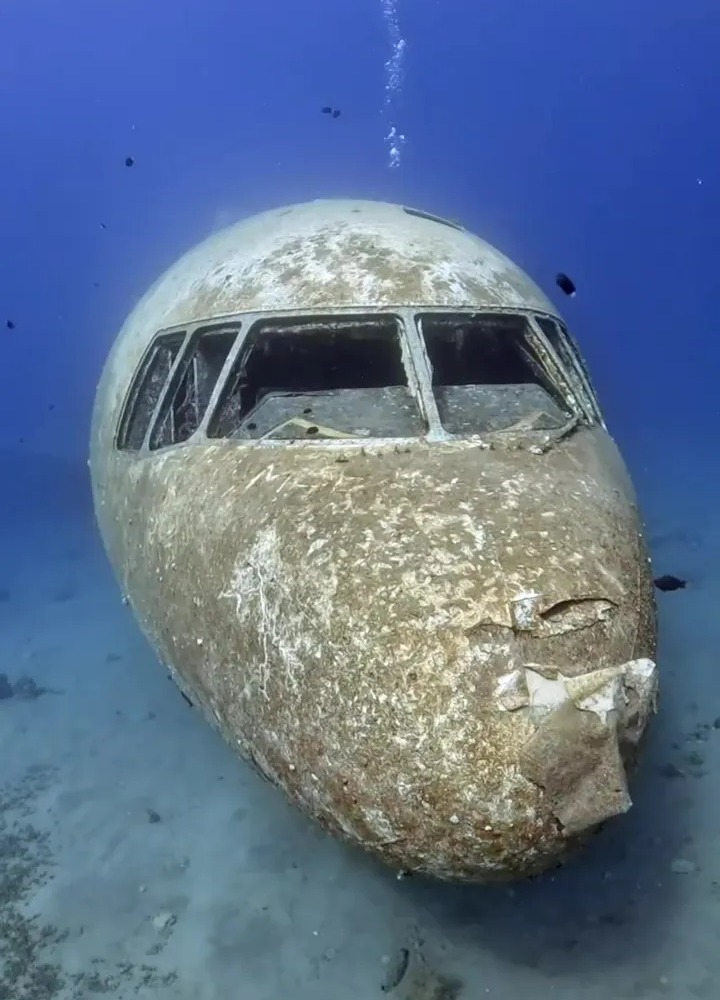 Eerie footage of abandoned passenger plane sunk on purpose and once mistaken for missing MH370 wreckage… – The US Sun